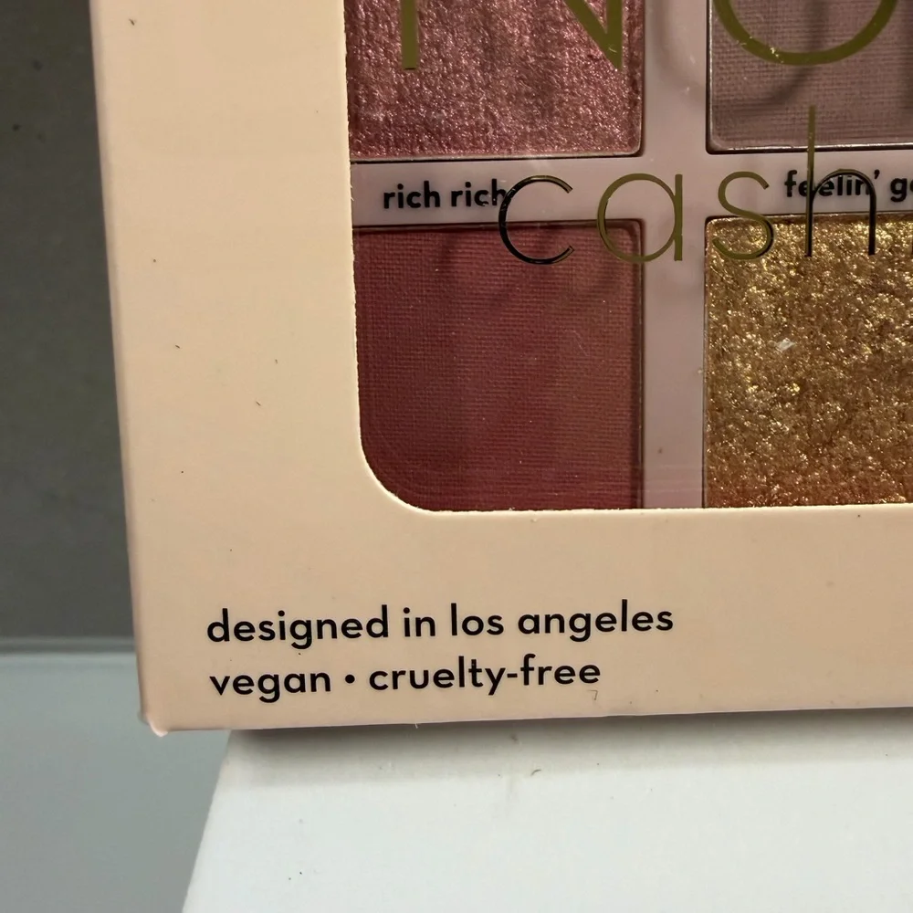 💜3/$15💜 Nude Cashmere Eyeshadow Palette
